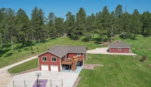 Custer Connection- Private Retreat: 6-Acre Nature Escape with Trail Access, Custer. in Custer