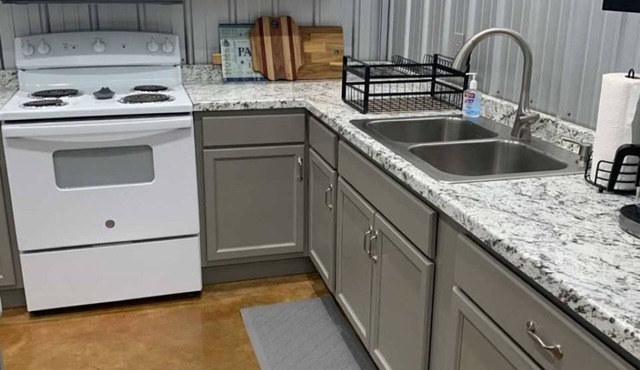Cute Studio Apartment Near Beautiful Kentucky Lake!