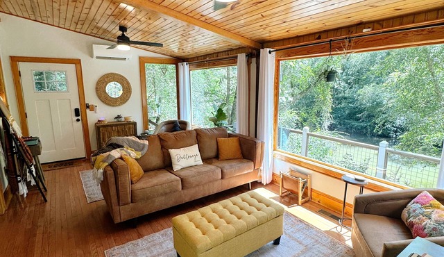 Dahlonega Riverfront Cabin w/Hot Tub, Kayaks, Near Wineries