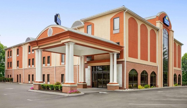 Days Inn & Suites by Wyndham Murfreesboro I-24 East in Murfreesboro