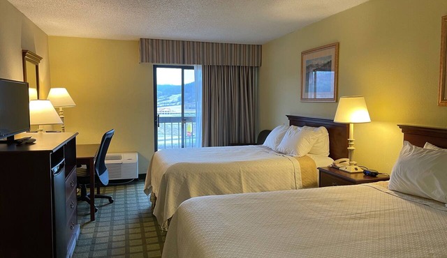 Days Inn & Suites by Wyndham Sutton Flatwoods
