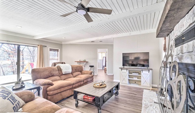 Dock + Lake Access! Updated Cottage in Afton in Afton
