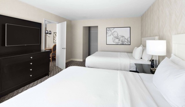 DoubleTree Suites by Hilton Charlotte - SouthPark