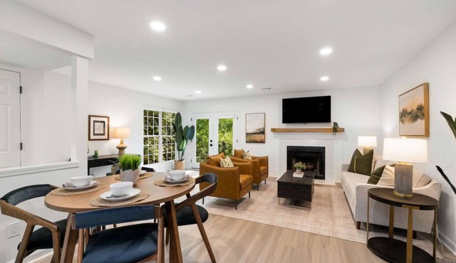 Downtown Alpharetta Townhome: 2 Luxury Ensuites in Alpharetta