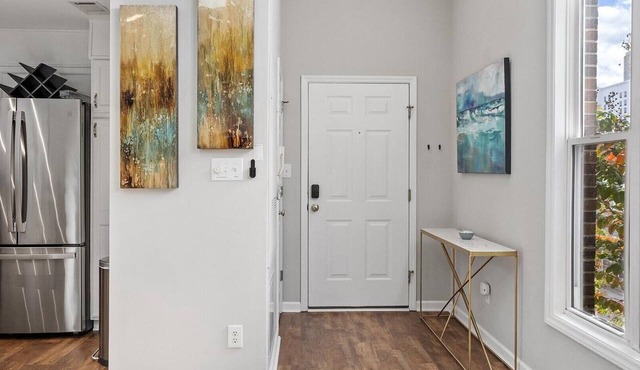 Downtown Condo - 2BR, 2BA, Walk to Everything!