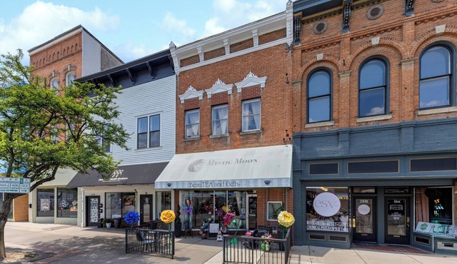 Downtown Luxury Flat OWU Campus Pet Friendly
