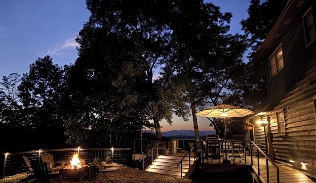 Downtown Murphy Mountain Escape with Hot Tub, Fire Pit & Vast Views + EV Charger