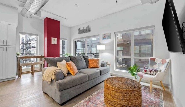 Downtown Nashville 2BR Near Broadway & Gulch