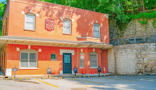 Downtown Villa 2 at Sweet Spring Wifi Free Parking