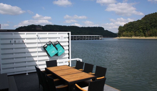 Driftwood Cove - Pet Friendly Floating House on Lake Cumberland
