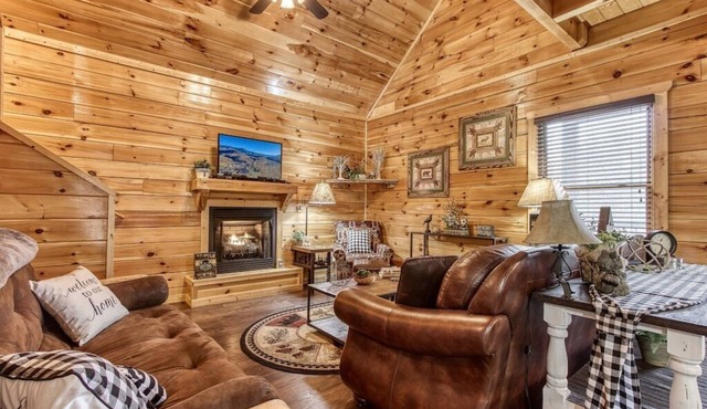 🦅Eagle's Hangout | Game Room + Pool Table + Hot Tub + Community Pool🏔️