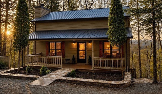 Easy Access Mtn View Hot Tub Pool Game Room Porch Wildlife Minutes to Town