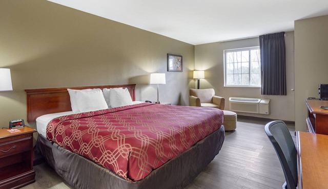 Econo Lodge Inn & Suites Dickson