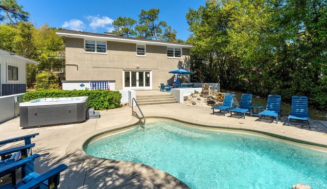 Eden Oasis ~ Hot Tub, Swimming Pool, 2 King Suites, Kids Rooms, PS4, Ping Pong
