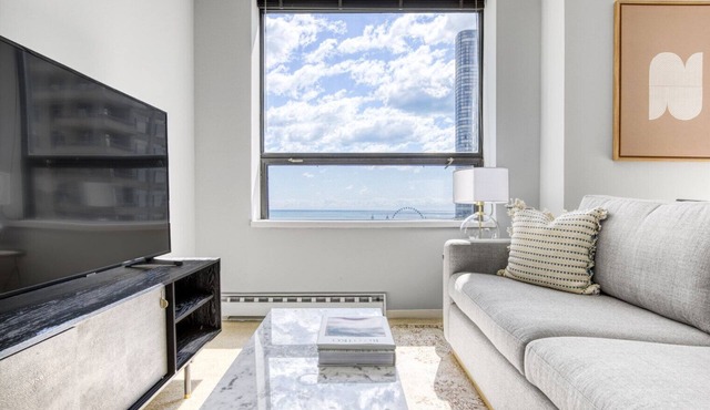 Elegant Streeterville Studio w/Gym, Pool, near Navy Pier, by Blueground