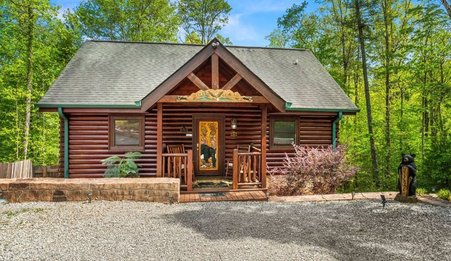 Enjoy this Cabins Fun Stuff near the Excitement! With a quiet family experience!
