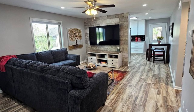 Enjoyable 2-bedroom apartment with AC in charming downtown St Charles