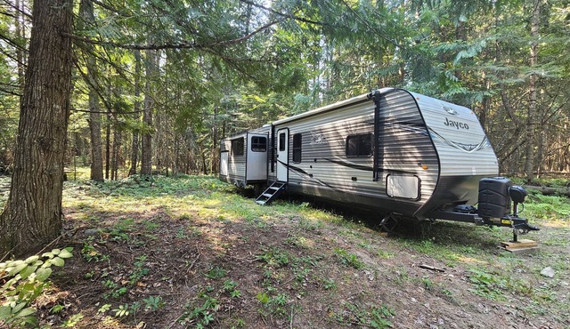 Enjoyable RV with AC, heat, water, in charming Clark Fork. Pet friendly. in Clark Fork