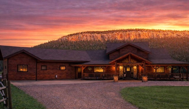 Epic Nemo Villa - Legendary Black Hills Group Stay in Nemo
