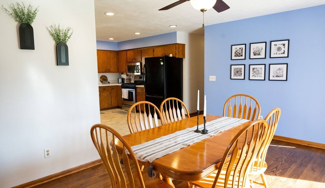 Escape to Tranquility: Lovely Oasis 20 Minutes from Downtown Milwaukee