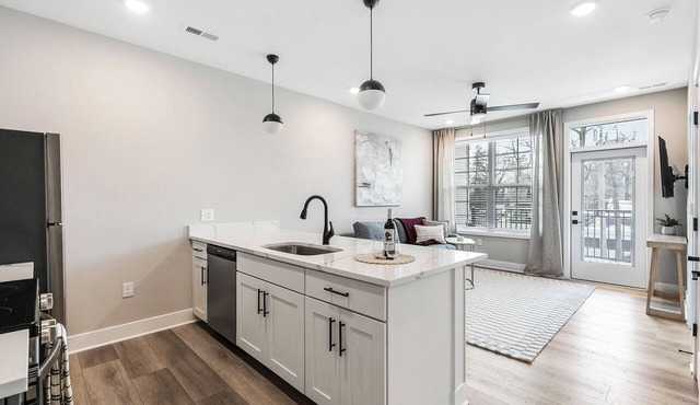 Evelyn 213 - Quaint 1BR in Forest Hill with 5-star finishes and new amenities