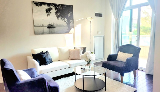 Executive Spacious Ravine Living with Pool Gym & Free Parking in Toronto