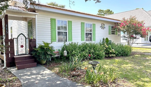 Experience comfort at A Potter's House in Oak Island with 2 bedrooms and nearby beaches.