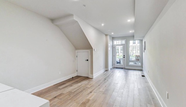 Explore Washington DC with a brand 3BR new cozy condominium in Ivy City!
