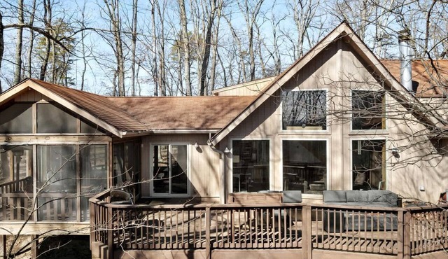 Exquisite Mountain Cabin Retreat near Cacapon River in West Virginia