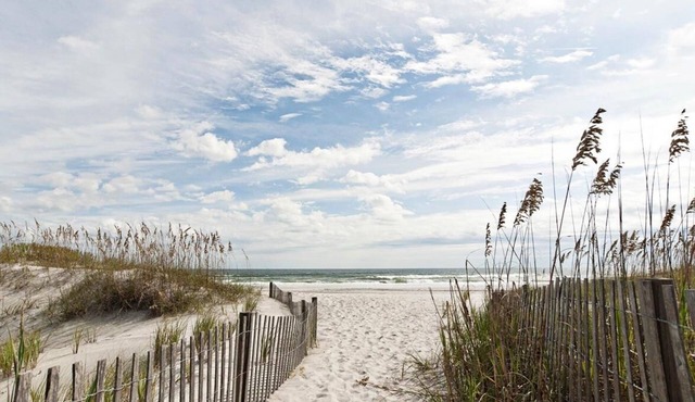 Exquisite Sound Front condo w dock access!