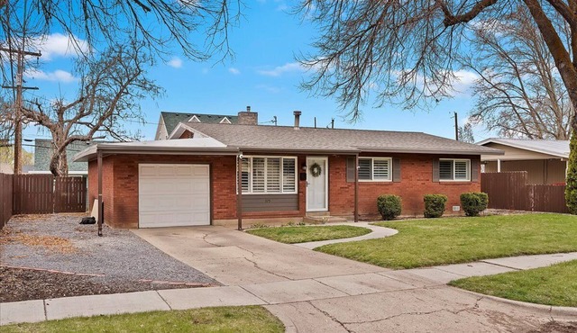 Extended stay work from home detached office 3-bedroom house in Ogden WiFi. in Ogden
