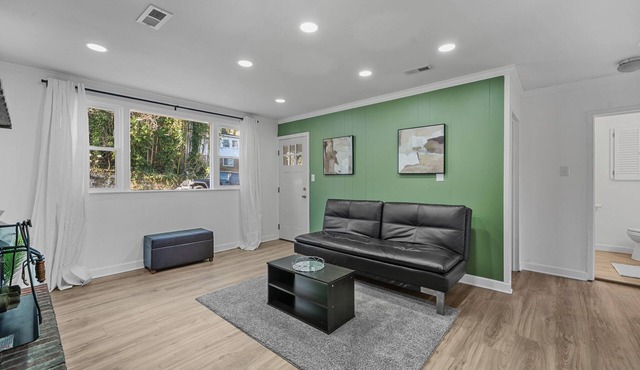Fabulous 5-bedroom house with AC in charming Port Republic. Walk to water/trail