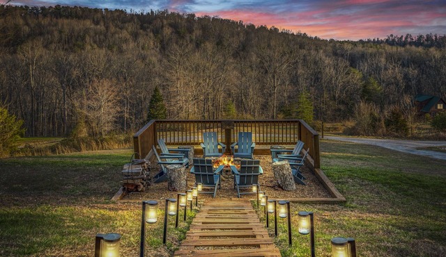 Fall Color Serene Retreat, Mammoth Cave National Park. Hot Tub, Fire Pit, Stars! in Mammoth Cave