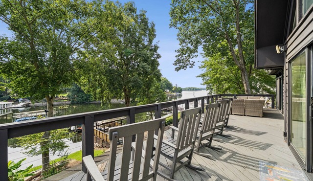 Fantastic Lake Front Home w Hot Tub, Firepit, Ping Pong and much more!