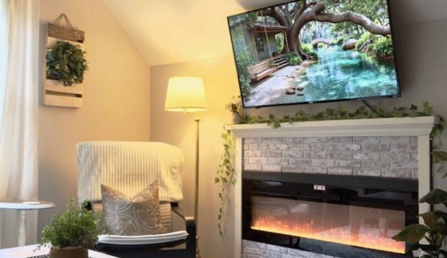 Farm Loft Home-Away from Home-Sleeps 5 Peaceful Nature Escape Farm Animals
