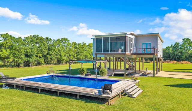 Farm Stay w/Pool, Animals & Privacy Near Town – Pet Friendly
