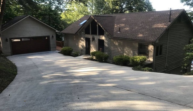 Fawn Memories-Lakefront Home in Deerfield Resort with Stunning Norris Lake Views