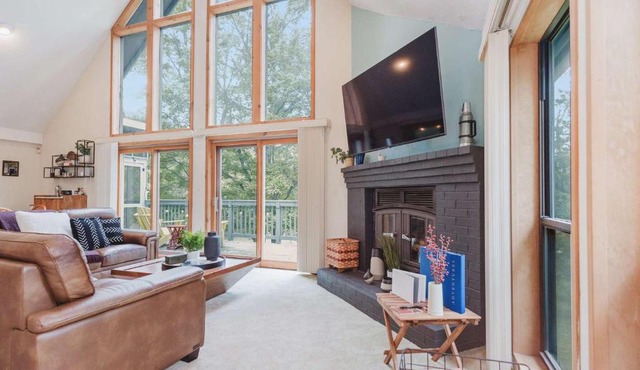 Fireplace Fire Pit Covered Porch & Resort Access