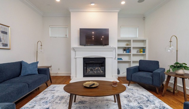 Fireplace, Workspace + Sleeps 8 - Downtown Dallas in Dallas