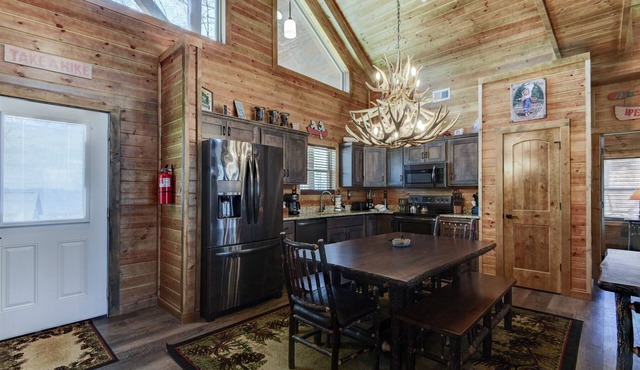 Fly Rod Lodge - Premium cabin | 2 Bed, 2 Bath