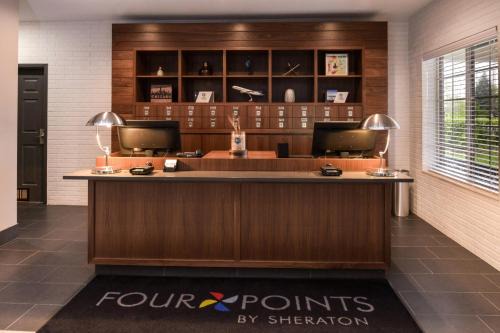 Four Points By Sheraton Mount Prospect O’Hare in Mount Prospect