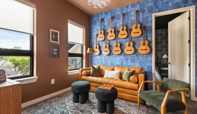 Free Gated Parking Music Row Condo Pool Rooftop Club Room with Pool Table