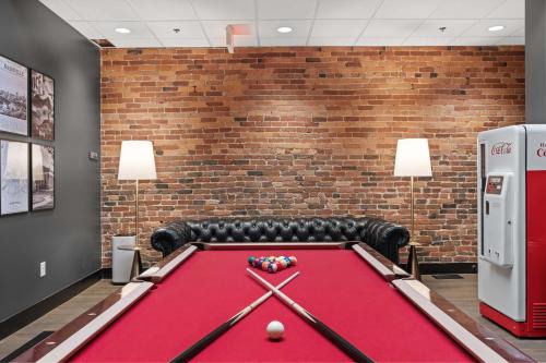 French's Luxury Condo - Steps from Broadway