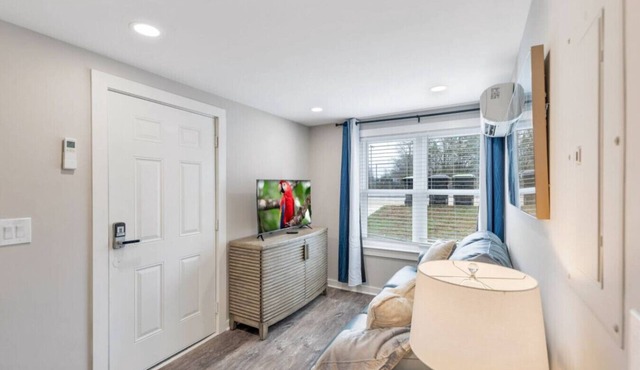 Fresh*Cozy*Practical*Budget Friendly Apt (241D)