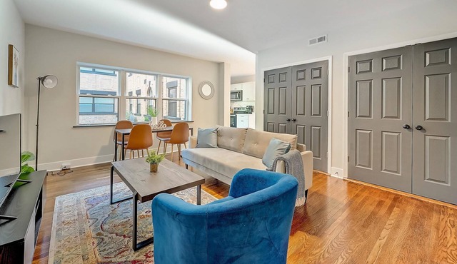 Frontdesk | 2 BR Apt near Cincinnati Art Museum