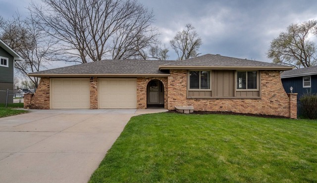 Full kitchen <30 Min to Zoo Gym nearby W/D Air hockey table Fireplace in Bennington