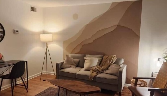 Fully Furnished Large Townhouse Near Bardstown Rd