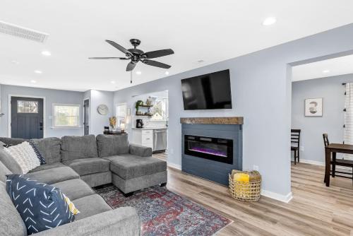 Fulton Hill Grove! Trendy and Central Hide-a-way!