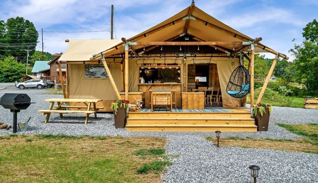 Glorious Tented Cabin with Fire Pit and Gorgeous Sky Views in Sevierville, Tennessee