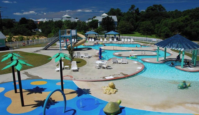 Good Vibes at Cambridge Cove Town Home, Family Fun Water Park, Beat Traffic with Flex-Stay in Kill Devil Hills